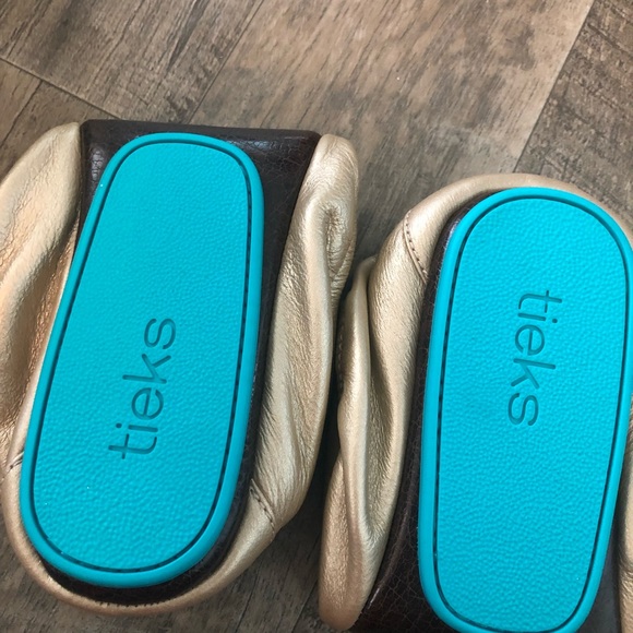 BNIB Tieks Gold Champagne Size 9 - Picture 2 of 6